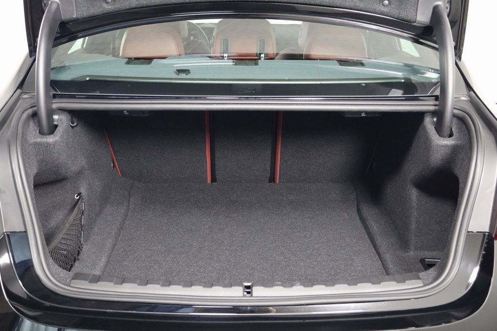 Used 2025 BMW 330i Sedan w/ Premium Package image 14