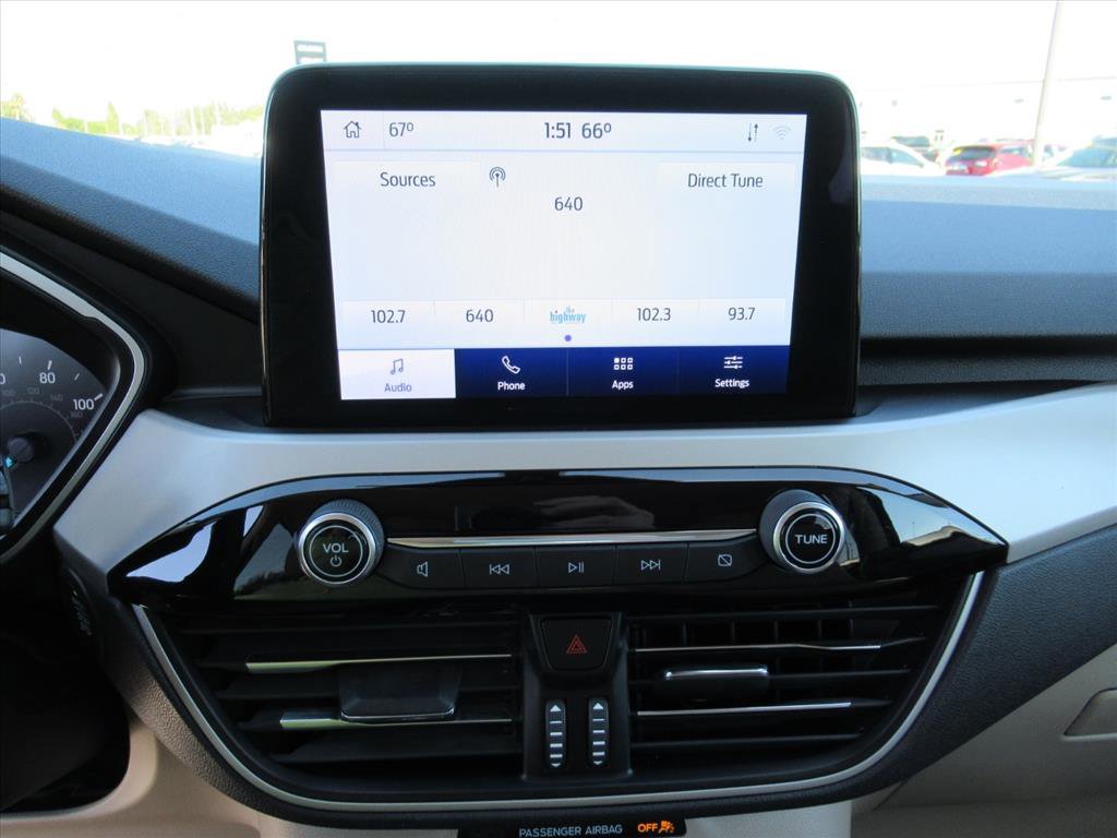 Used 2020 Ford Escape SE image 25