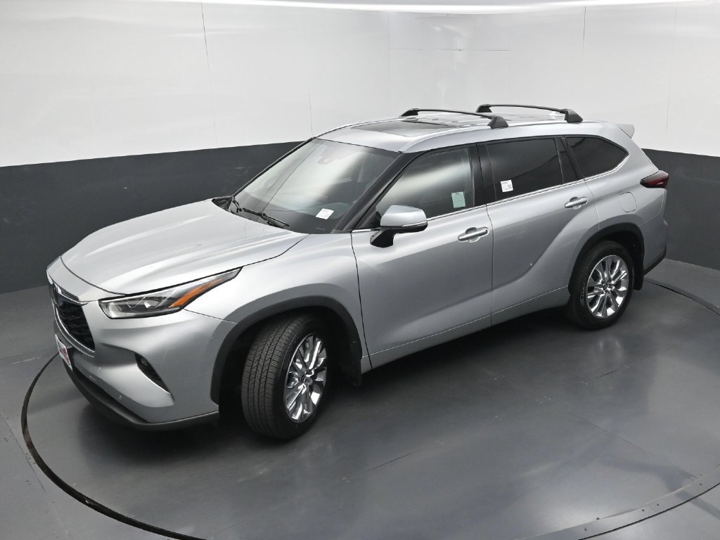 Used 2024 Toyota Highlander Limited AWD/4WD image 36