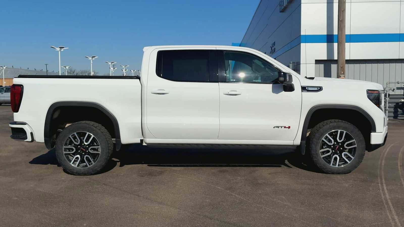 Certified 2022 GMC Sierra 1500 AT4 w/ AT4 Premium Package image 9