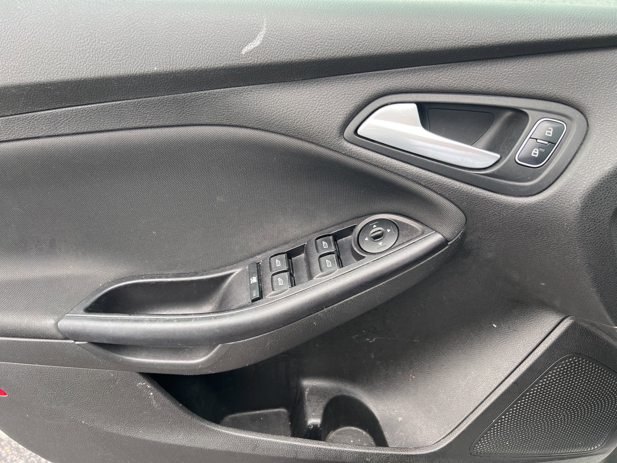 Used 2017 Ford Focus SE FWD image 17