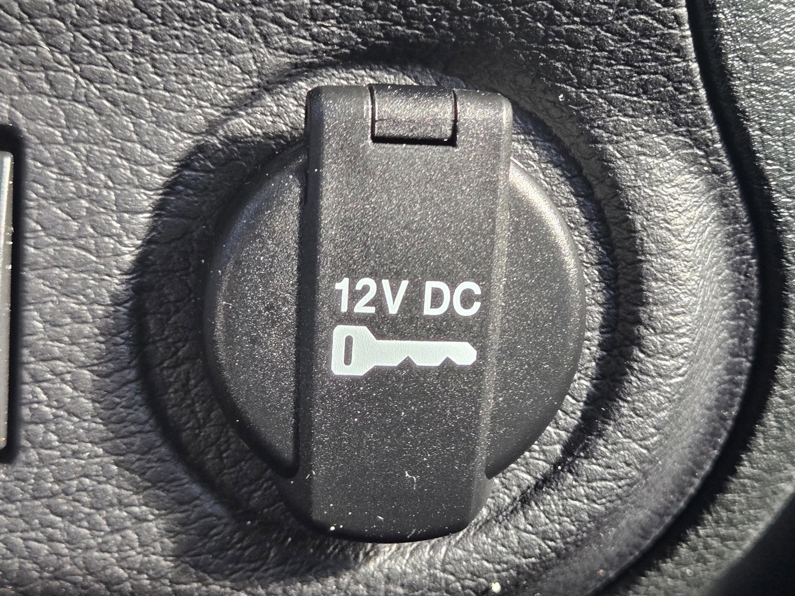 Used 2018 Jeep Wrangler Unlimited Rubicon w/ Connectivity Group image 25
