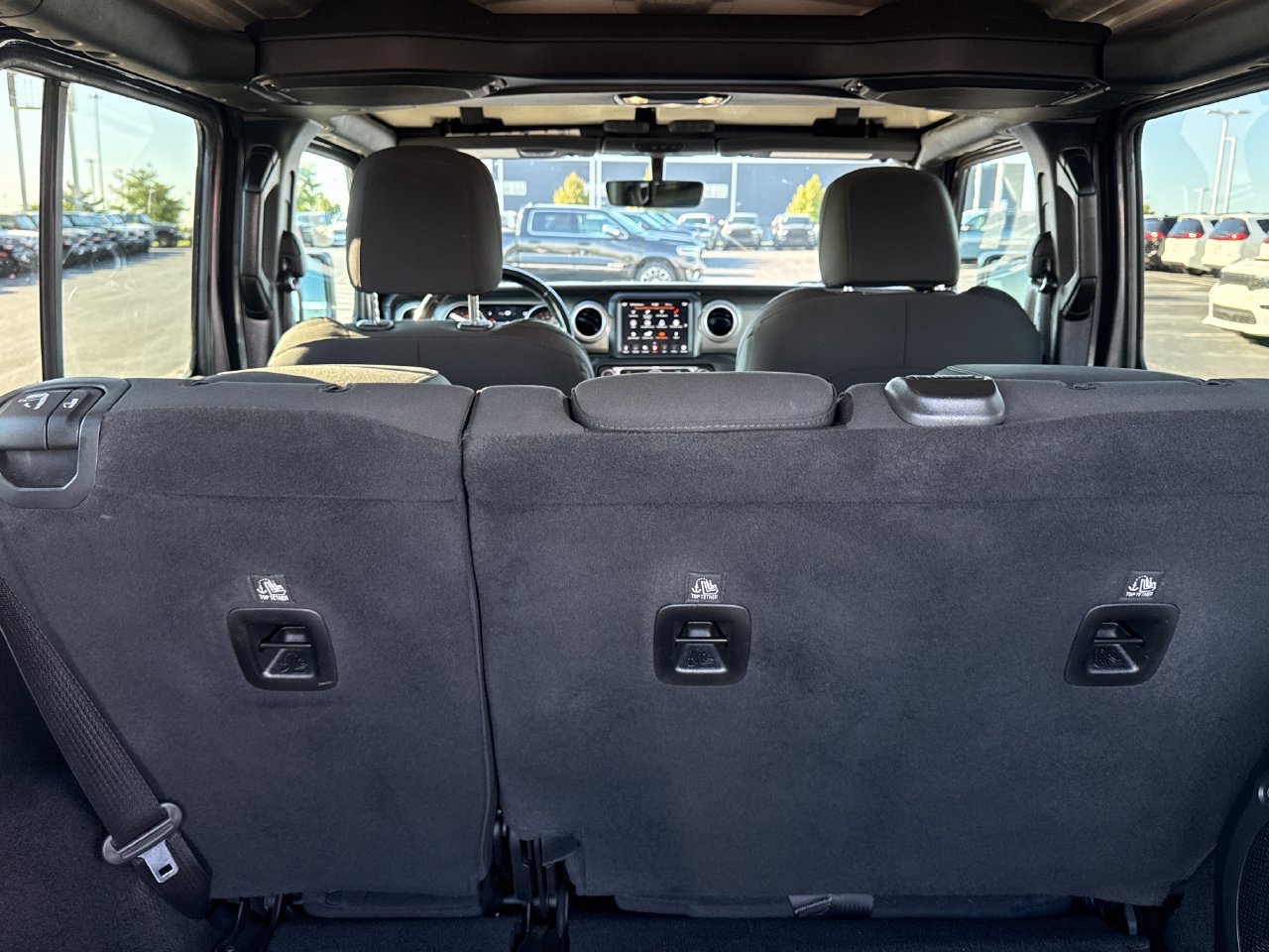 Used 2021 Jeep Wrangler Unlimited Sahara w/ Uconnect 4C Nav & Sound Group AWD/4WD image 9