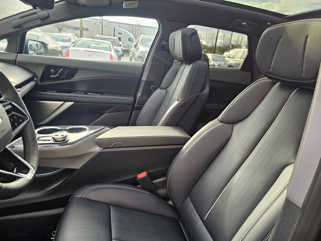 New 2026 Cadillac Optiq Luxury 2 image 25