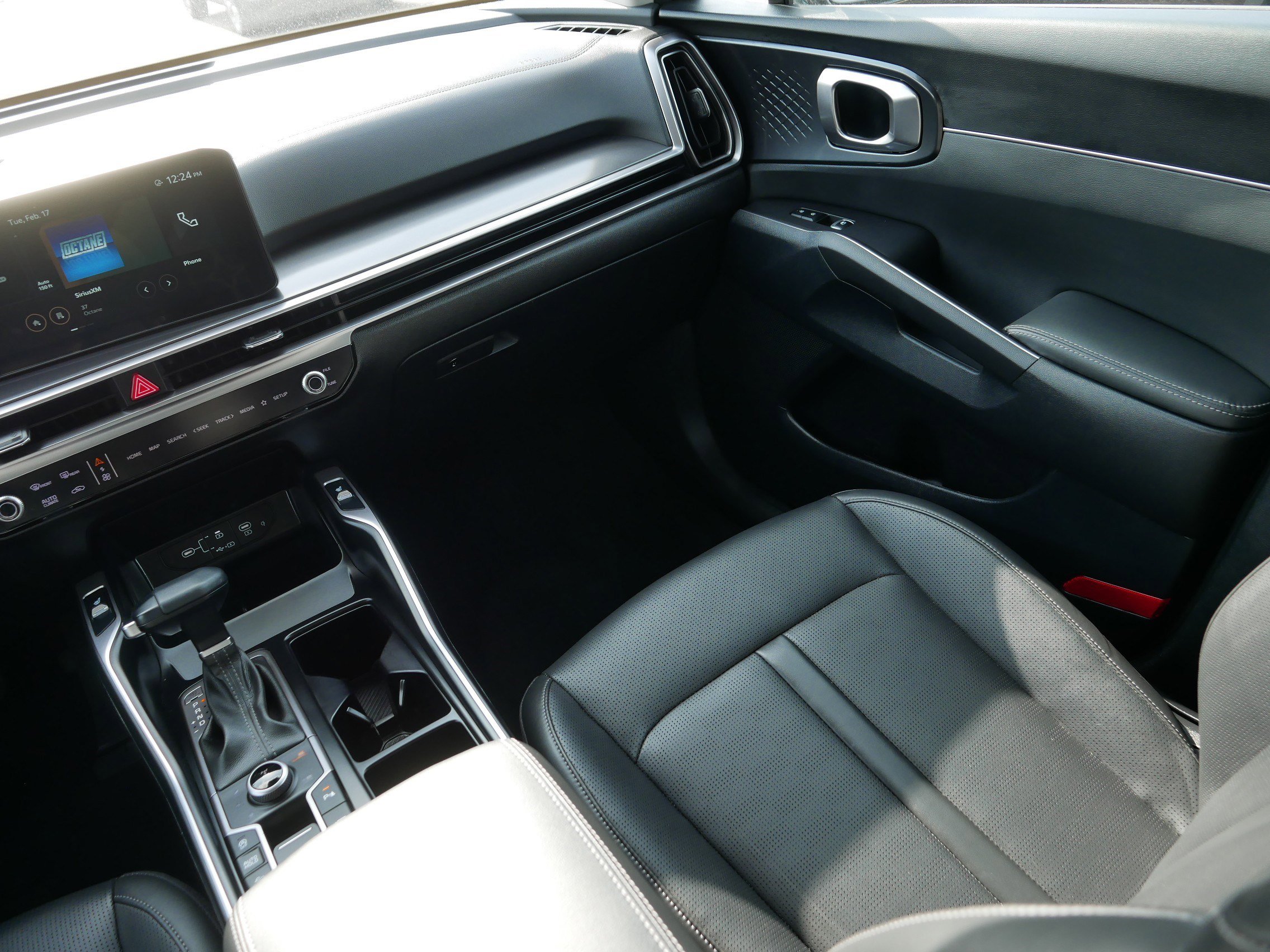 Certified 2025 Kia Sorento S w/ Panoramic Sunroof Package image 11