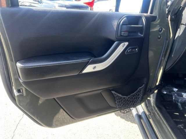 Used 2016 Jeep Wrangler Unlimited Rubicon AWD/4WD image 12
