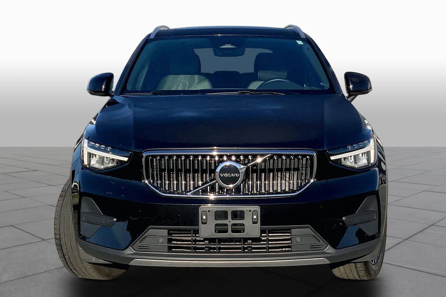 Used 2024 Volvo XC40 B5 Core AWD/4WD image 4