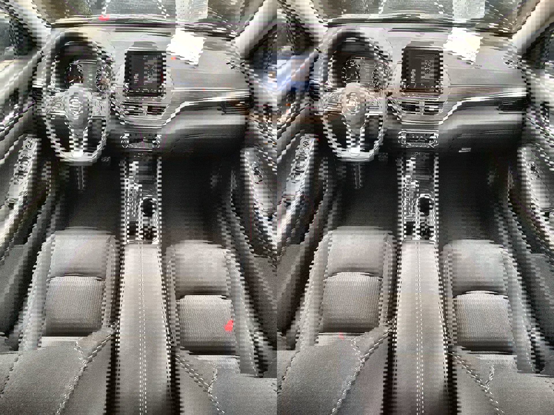 Used 2024 Nissan Altima 2.5 SV image 23