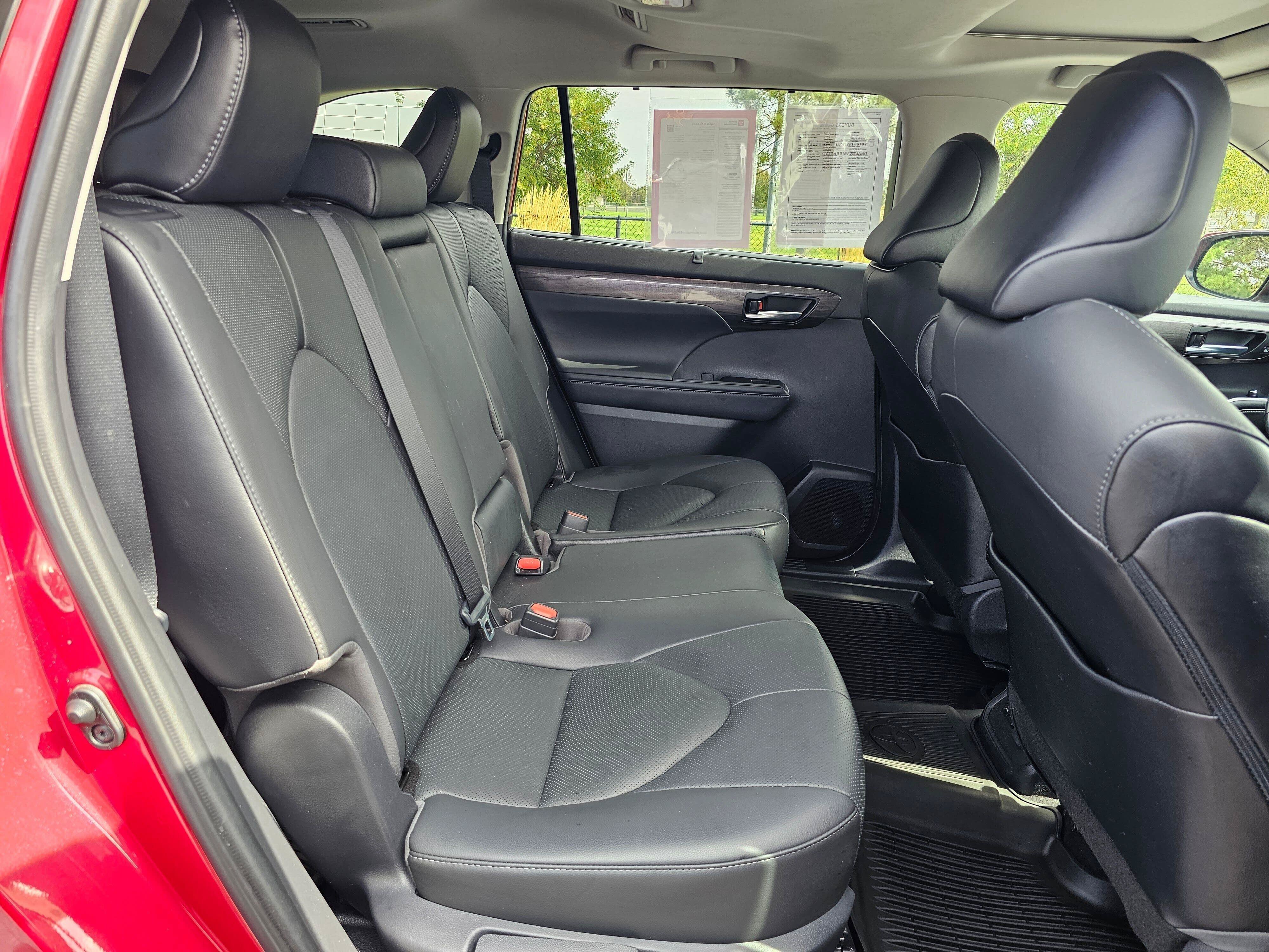 Used 2021 Toyota Highlander Limited AWD/4WD image 11