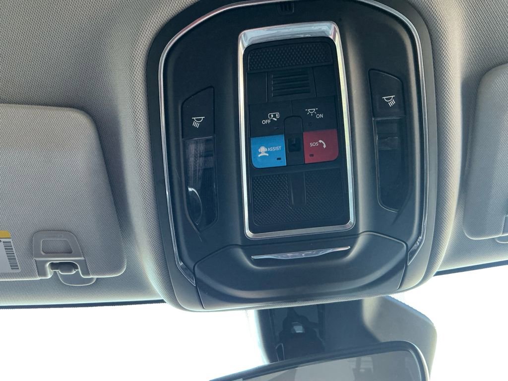 Used 2023 Jeep Grand Cherokee Laredo image 24