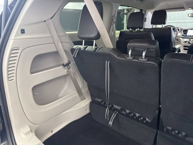 Used 2024 Chrysler Pacifica Touring-L FWD image 46