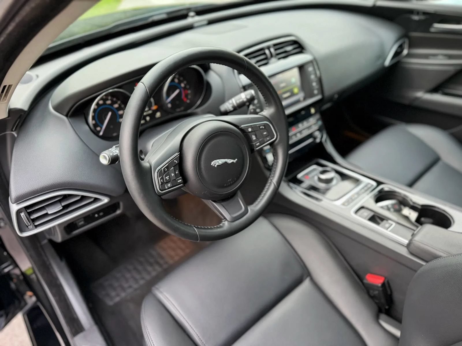 Used 2017 Jaguar XE Premium AWD/4WD image 45