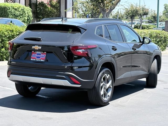 Used 2026 Chevrolet Trax LT FWD image 5
