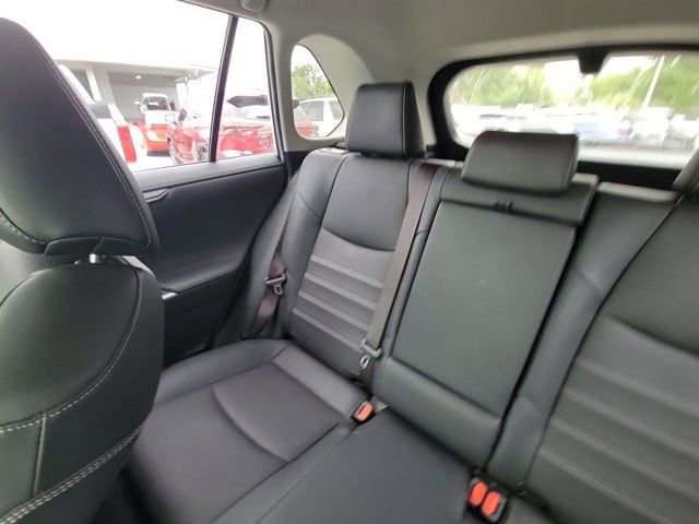 Used 2019 Toyota RAV4 Limited AWD/4WD image 4