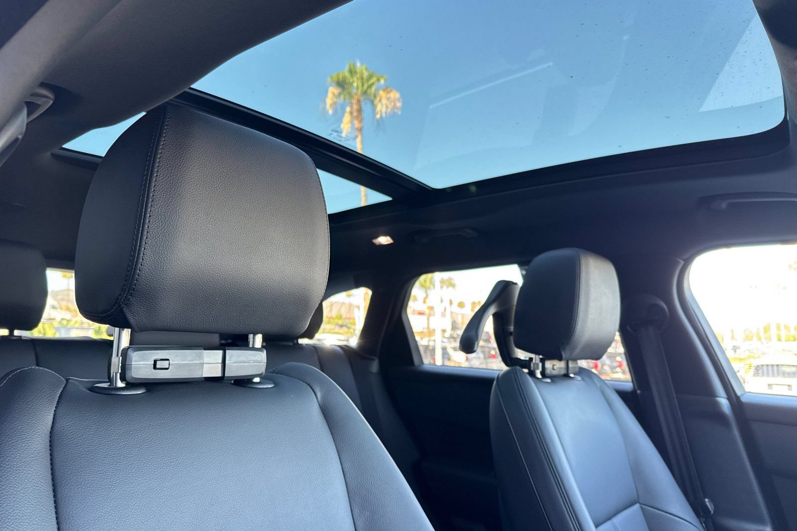 Certified 2026 Land Rover Range Rover Velar Dynamic SE AWD/4WD image 18