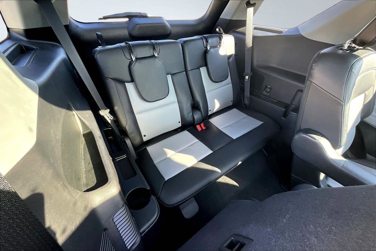 Used 2022 Ford Explorer XLT w/ Equipment Group 202A image 21