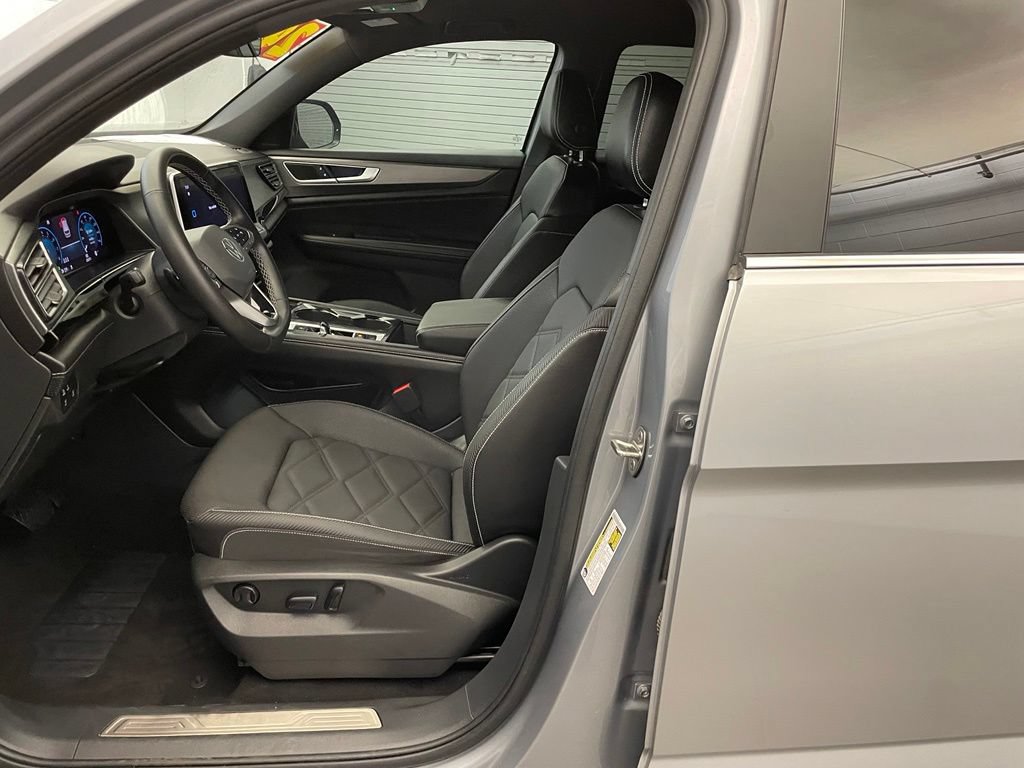 Used 2024 Volkswagen Atlas Cross Sport SE FWD image 22