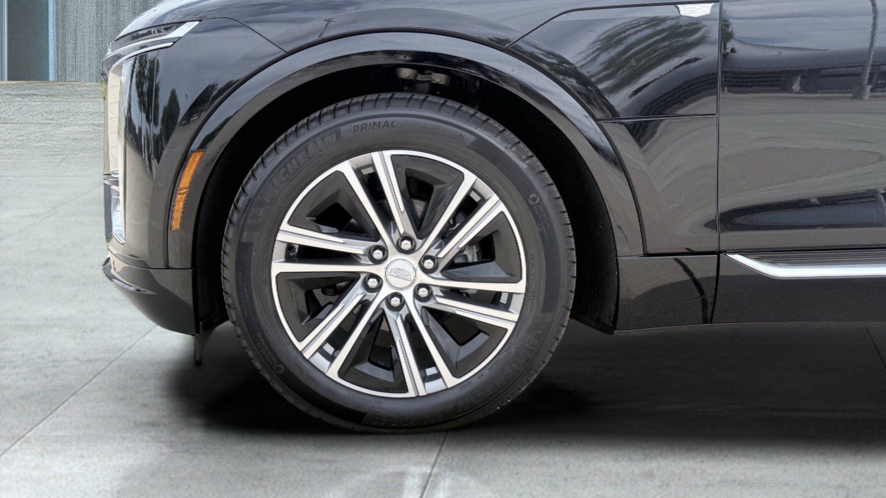 Used 2025 Cadillac Lyriq Luxury AWD/4WD image 15