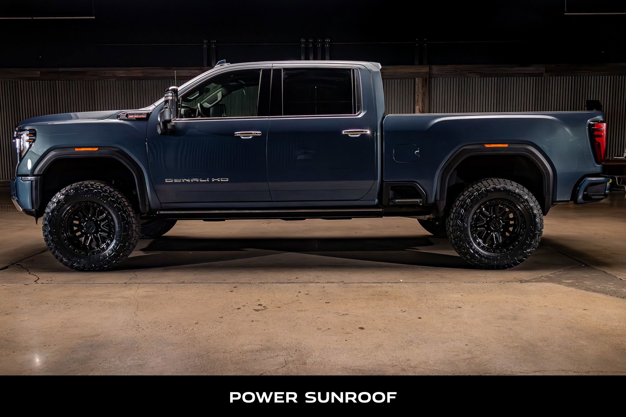 Used 2025 GMC Sierra 2500 Denali w/ Denali Reserve Package AWD/4WD image 6