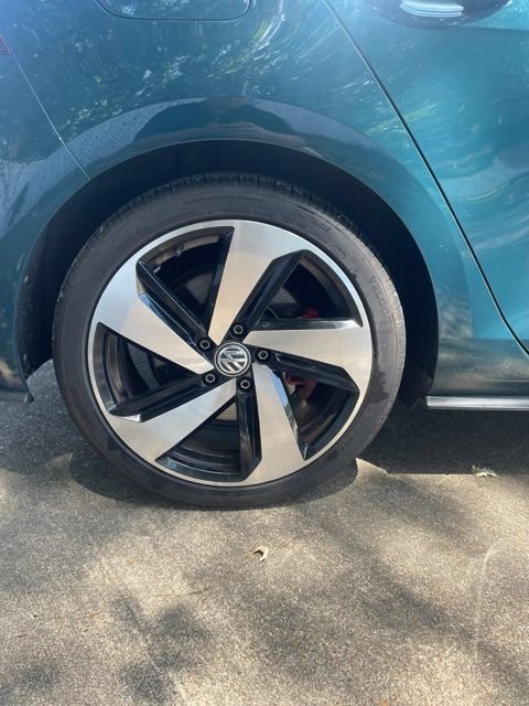 Used 2018 Volkswagen GTI SE FWD image 12