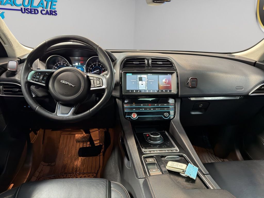 Used 2020 Jaguar F-PACE Prestige image 12