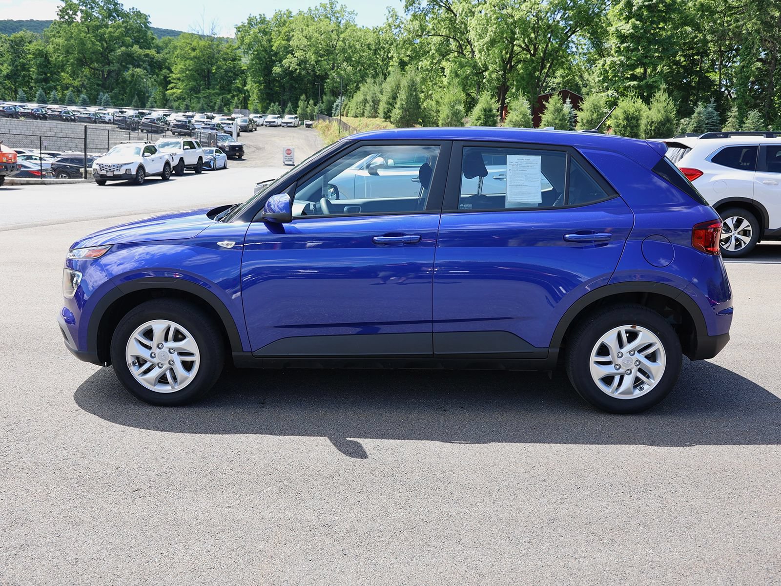 Used 2023 Hyundai Venue SE FWD image 4