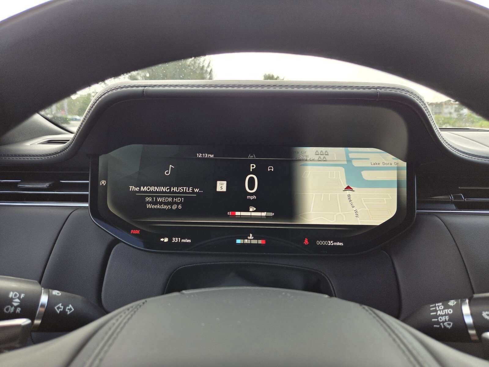 New 2025 Land Rover Range Rover Long Wheelbase SE image 17