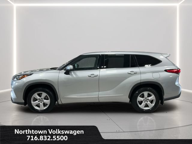 Used 2020 Toyota Highlander LE AWD/4WD image 2