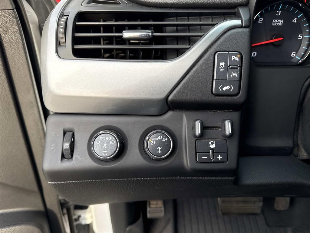 Used 2020 Chevrolet Suburban Premier image 13