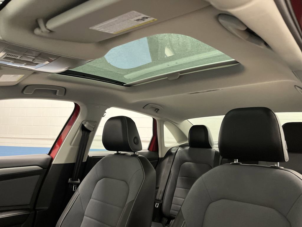 Used 2025 Volkswagen Jetta SE w/ Sunroof Package image 7
