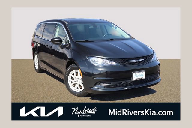 Used 2022 Chrysler Voyager LX image 1