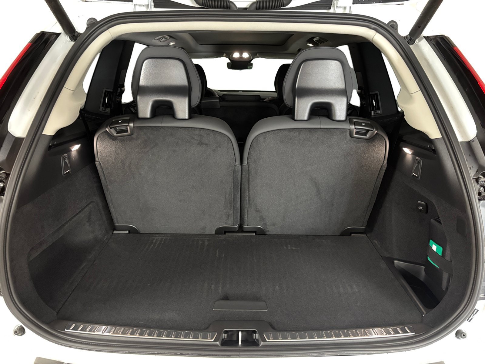 New 2026 Volvo XC90 B6 Plus w/ Protection Package Premier AWD/4WD image 19