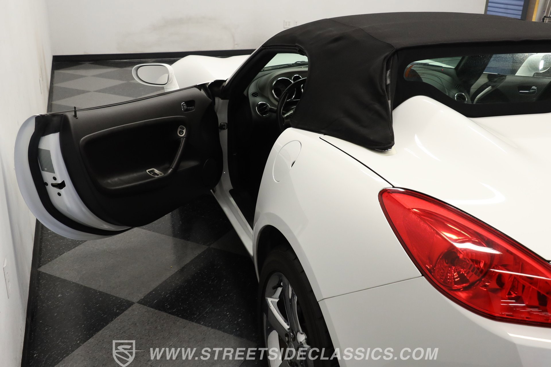 Used 2007 Pontiac Solstice Convertible w/ Premium Package image 32