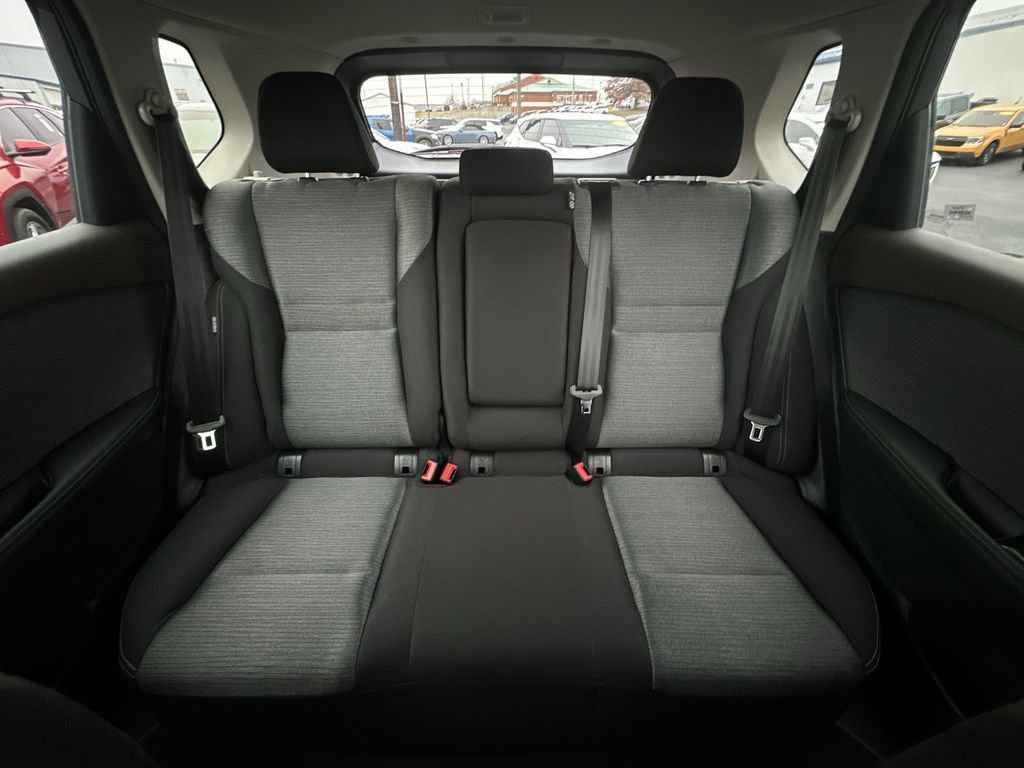 Used 2022 Nissan Rogue SV image 21