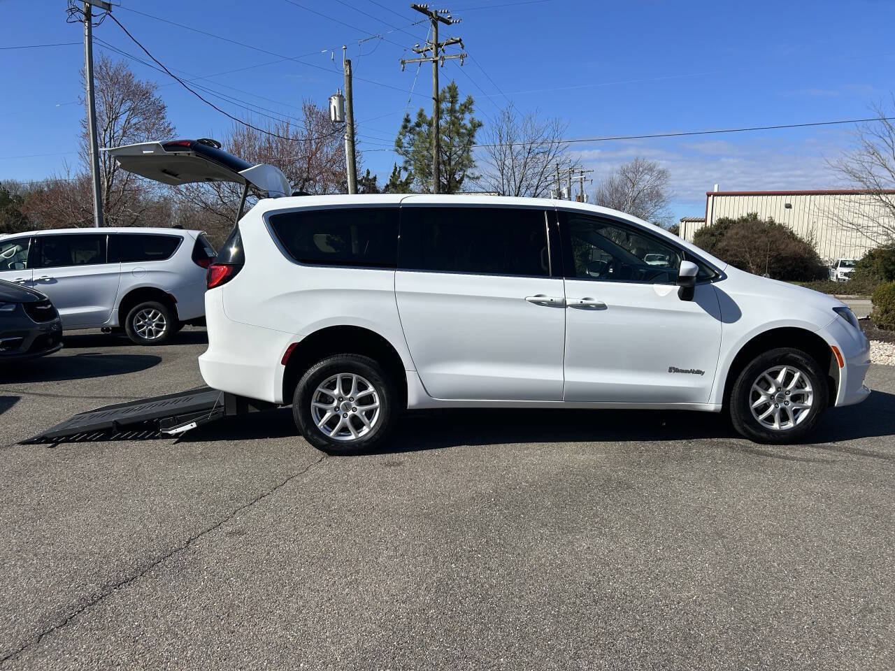 Used 2023 Chrysler Voyager LX FWD image 12