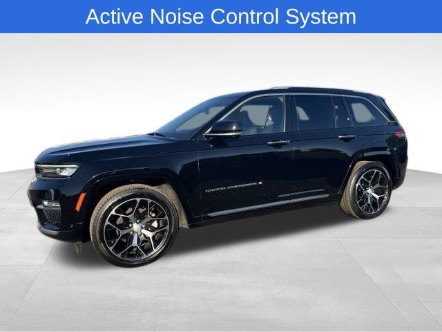 Used 2023 Jeep Grand Cherokee Summit AWD/4WD image 8