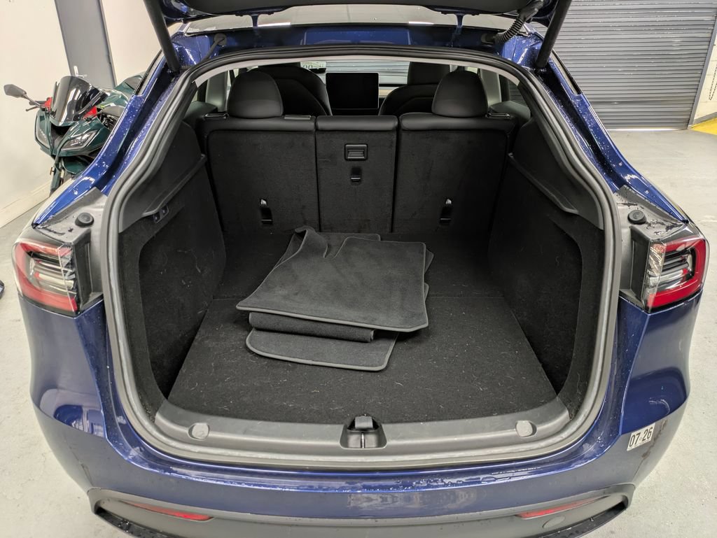 Used 2023 Tesla Model Y AWD image 8