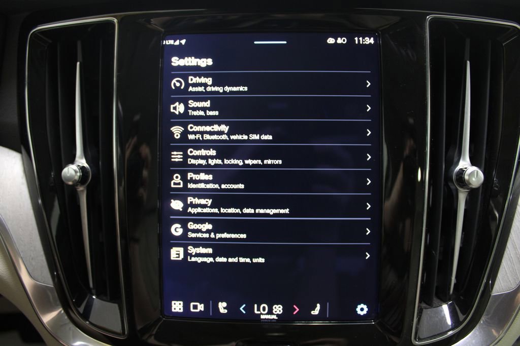 Used 2024 Volvo V60 B5 Cross Country Plus image 50