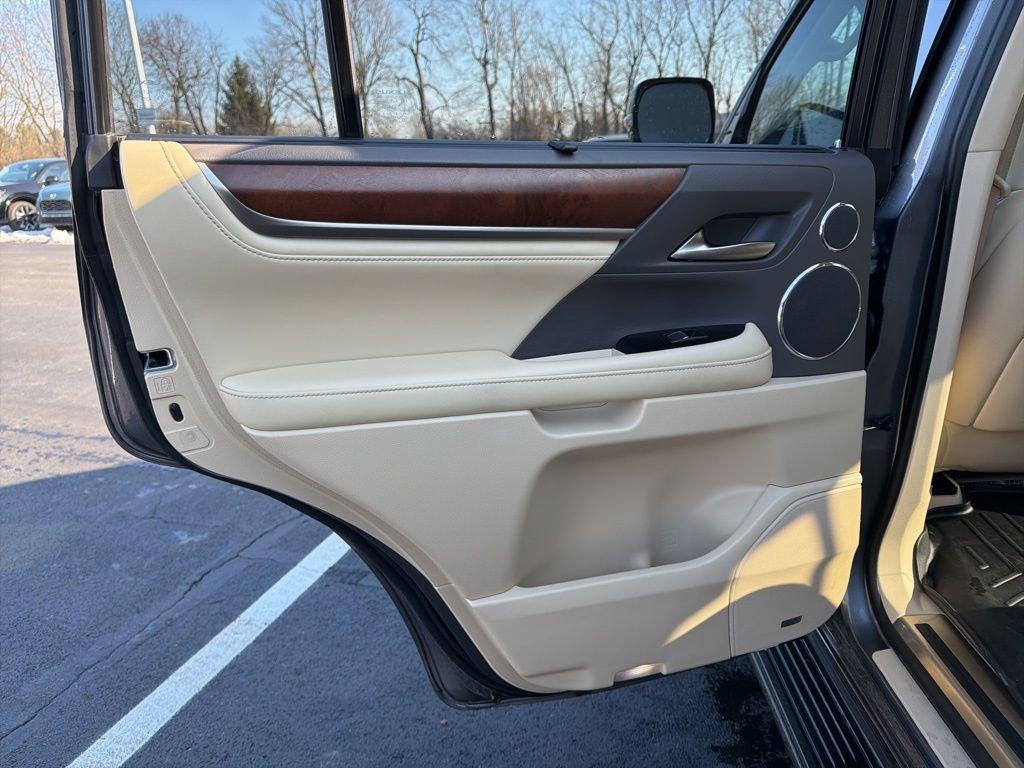 Used 2020 Lexus LX 570 4WD w/ Luxury Package image 23