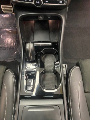 Used 2022 Volvo XC40 T5 R-Design AWD/4WD image 17