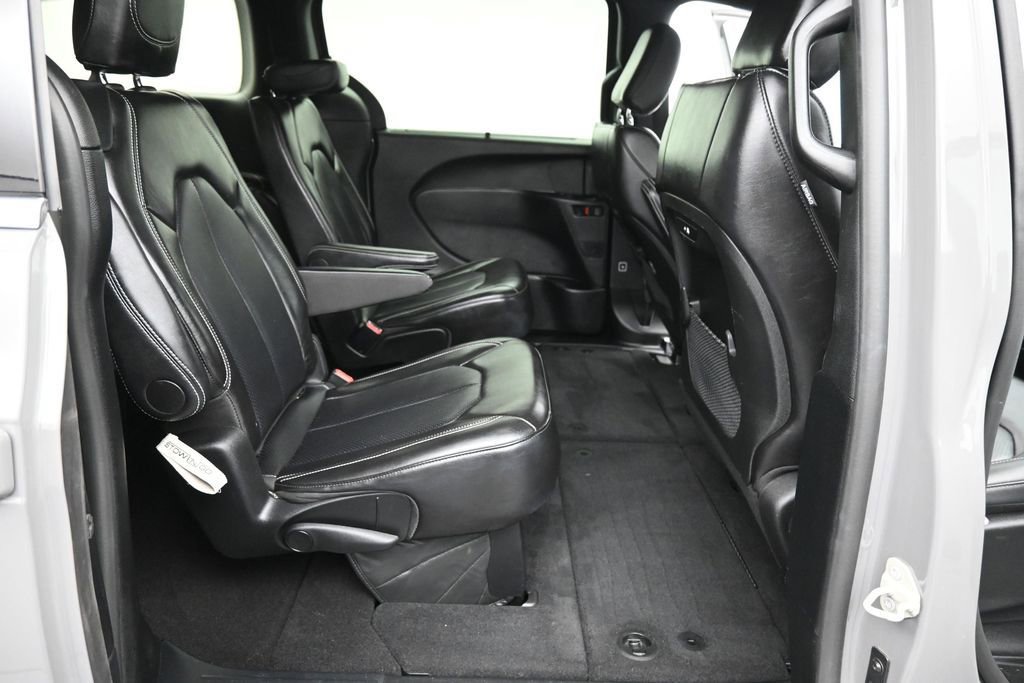 Used 2025 Chrysler Pacifica Select FWD image 20