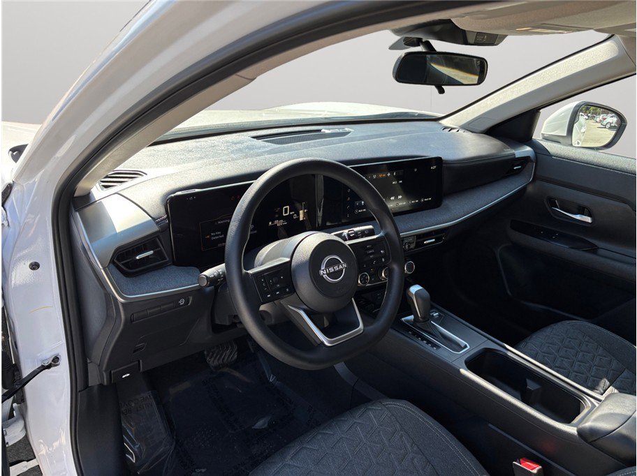 Used 2025 Nissan Kicks SV image 6