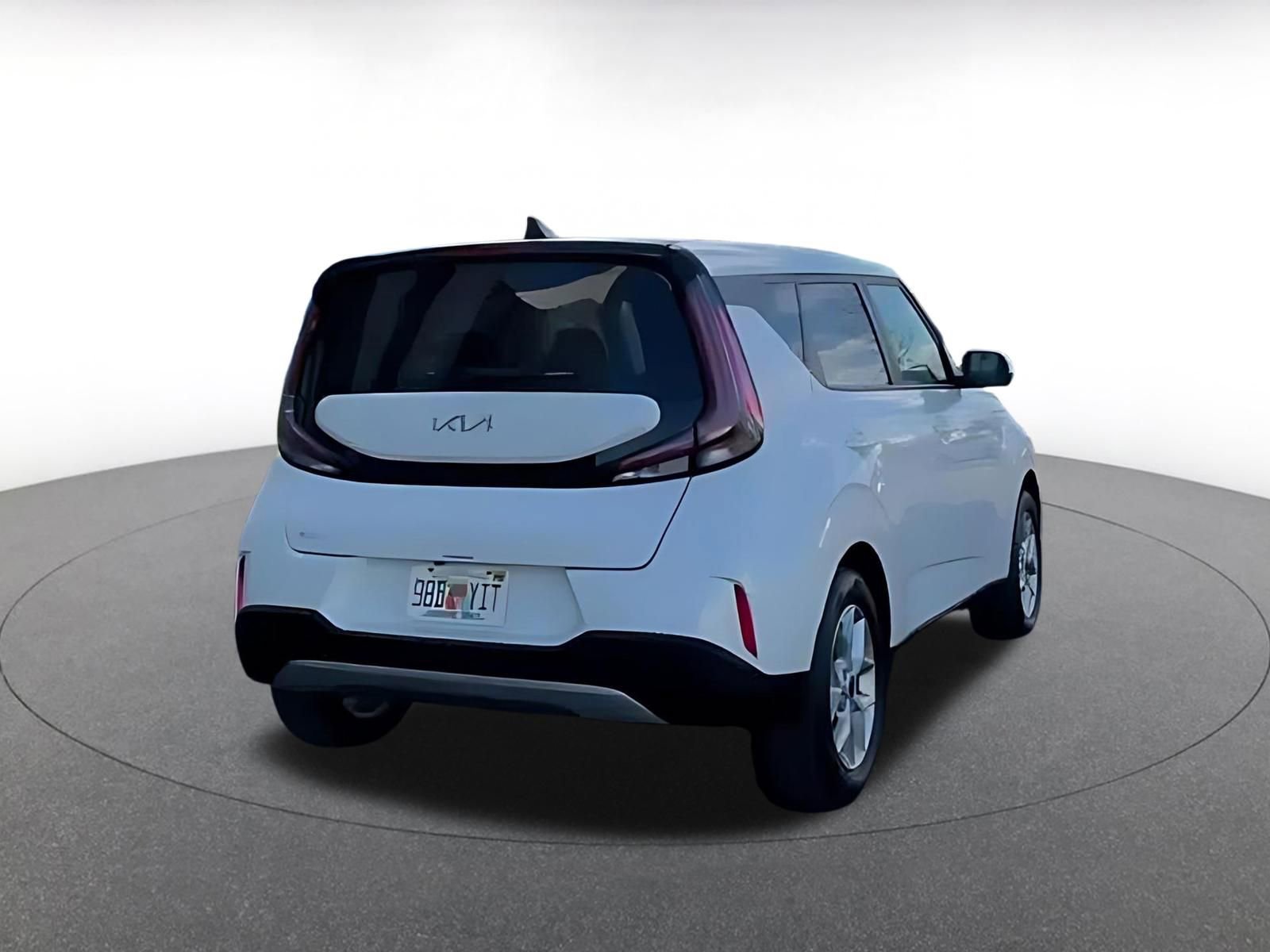 Used 2025 Kia Soul LX w/ LX Technology Package FWD image 12