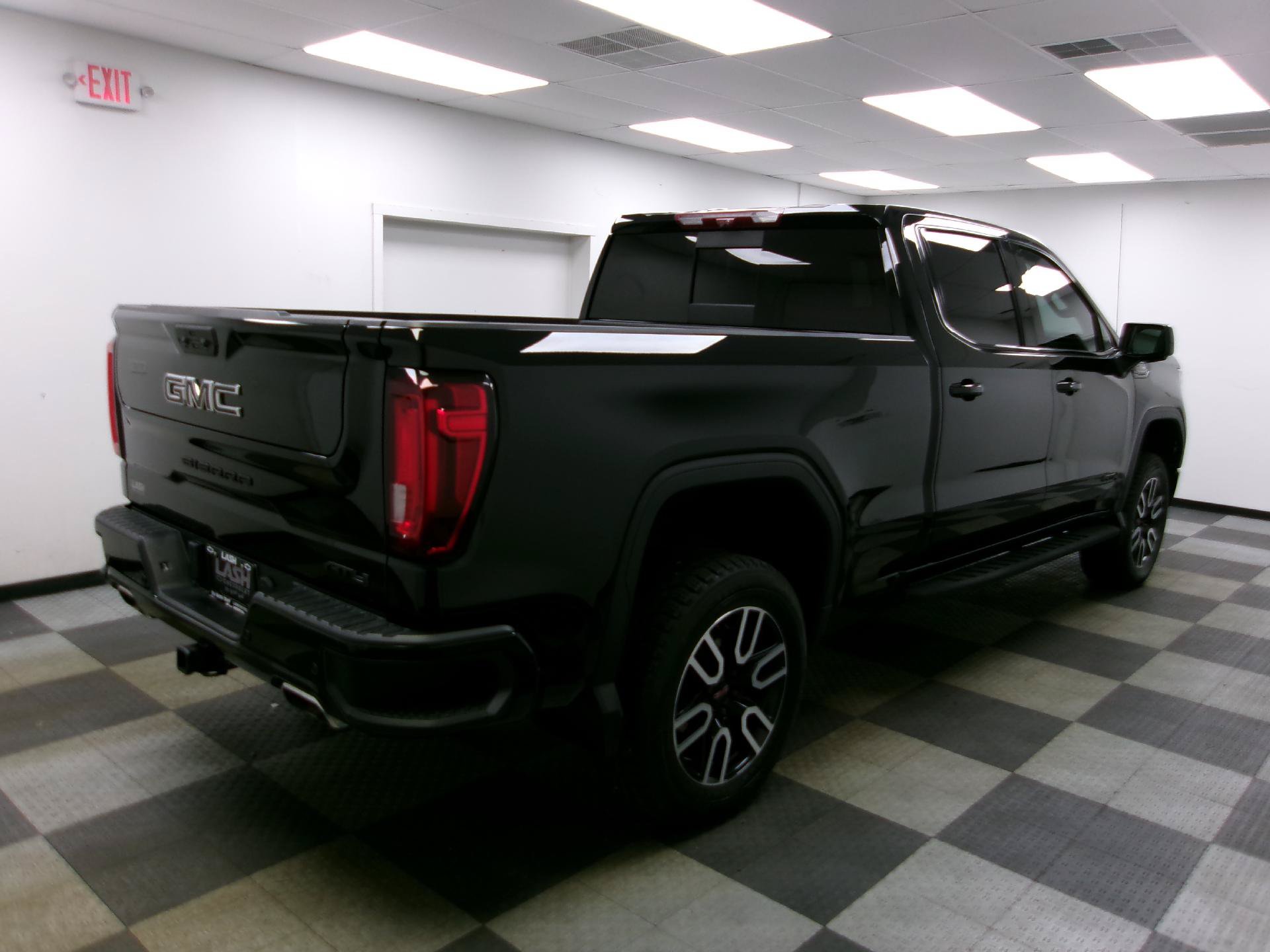 Used 2023 GMC Sierra 1500 AT4 w/ Technology Package AWD/4WD image 14
