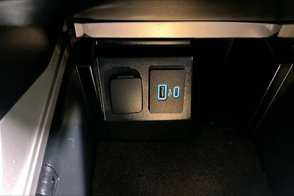 Used 2021 Ford Explorer Platinum w/ Equipment Group 601A image 34