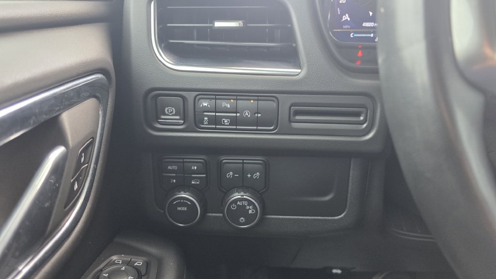Used 2023 Chevrolet Tahoe LT w/ Luxury Package AWD/4WD image 19