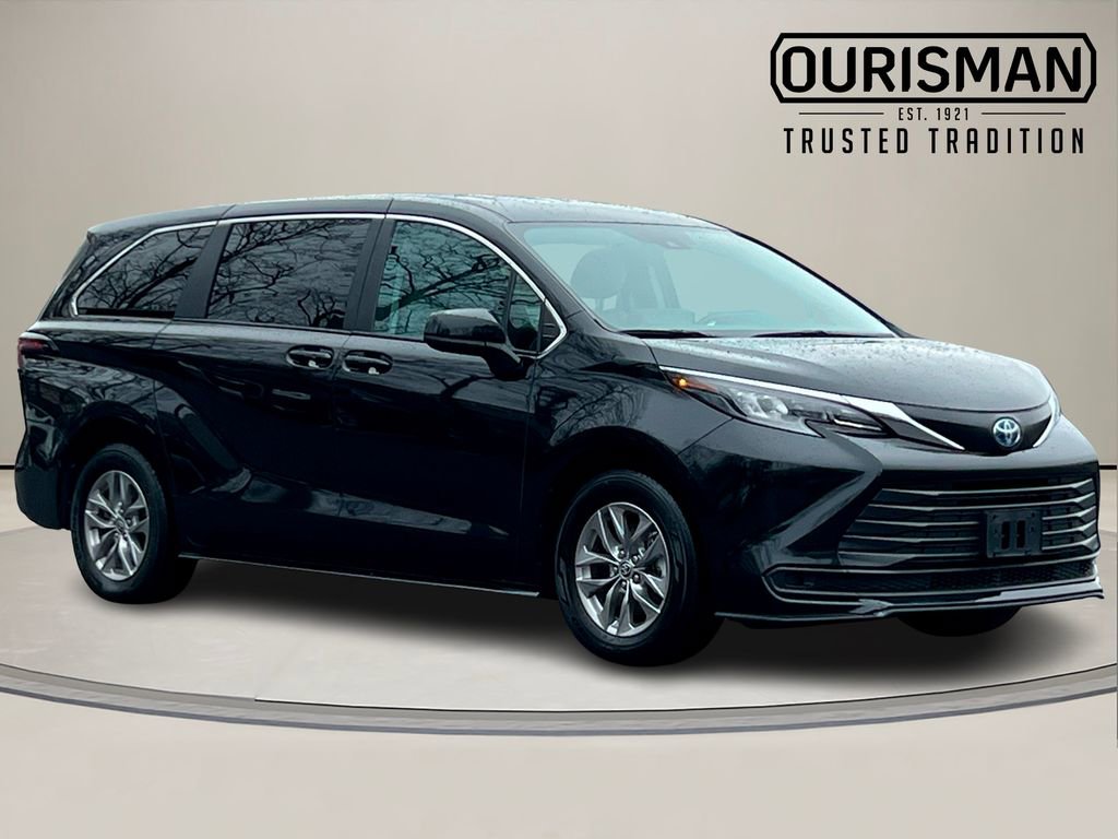 Used 2024 Toyota Sienna LE image 1