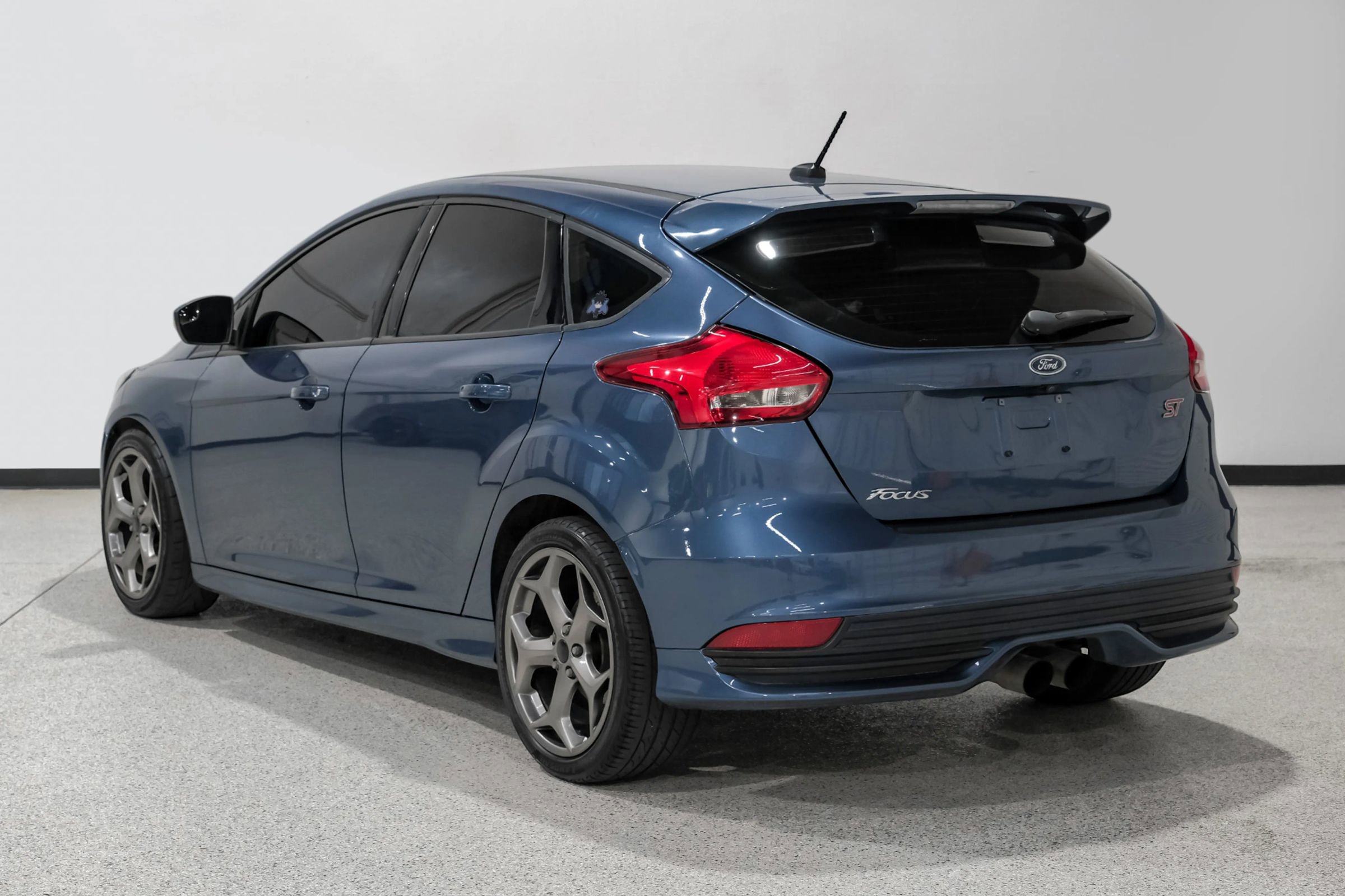 Used 2018 Ford Focus ST FWD image 8