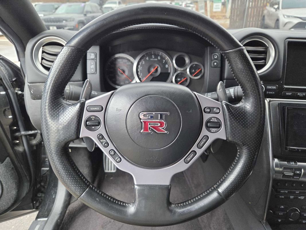 Used 2009 Nissan GT-R Premium image 10