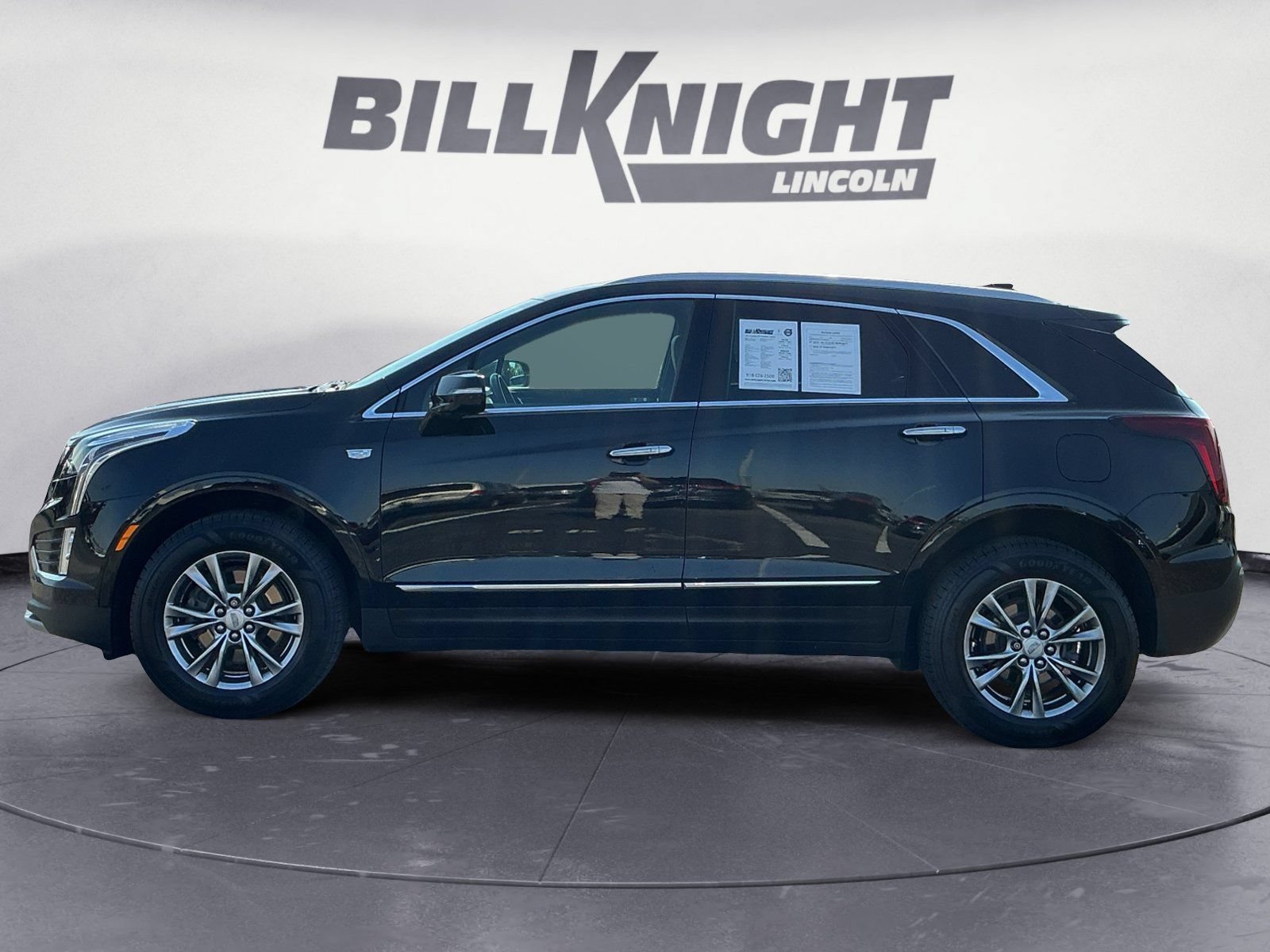 Used 2022 Cadillac XT5 Premium Luxury FWD image 2